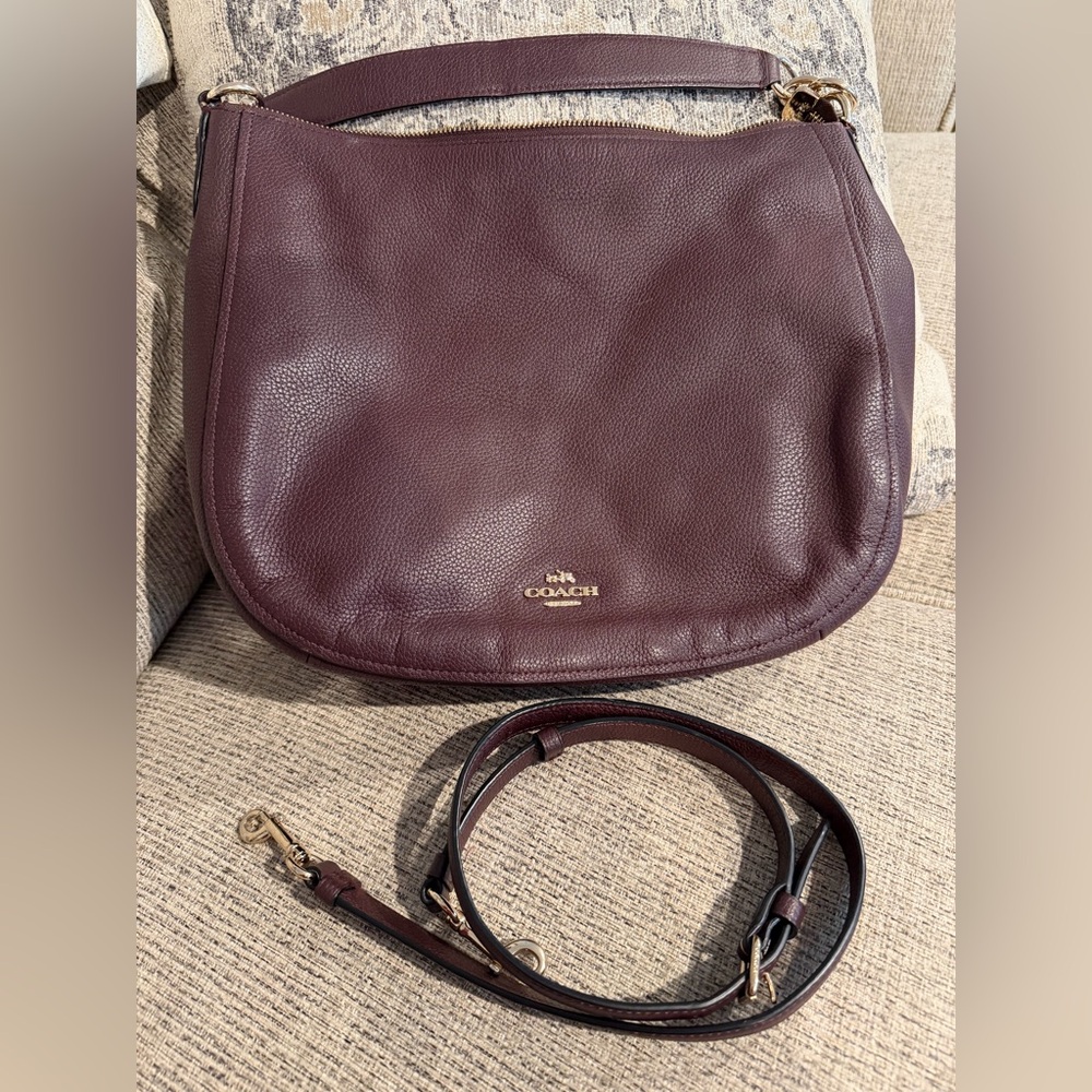 Coach Oxblood Pebbled Leather Hobo Bag | Gold Hardware | Crossbody Strap
EUC!